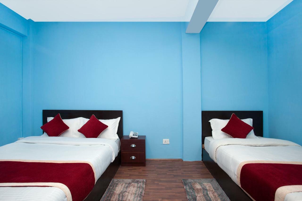 Hotel Crossroads Катманду Екстериор снимка