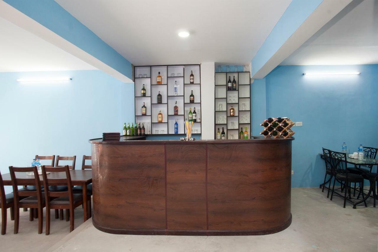 Hotel Crossroads Катманду Екстериор снимка