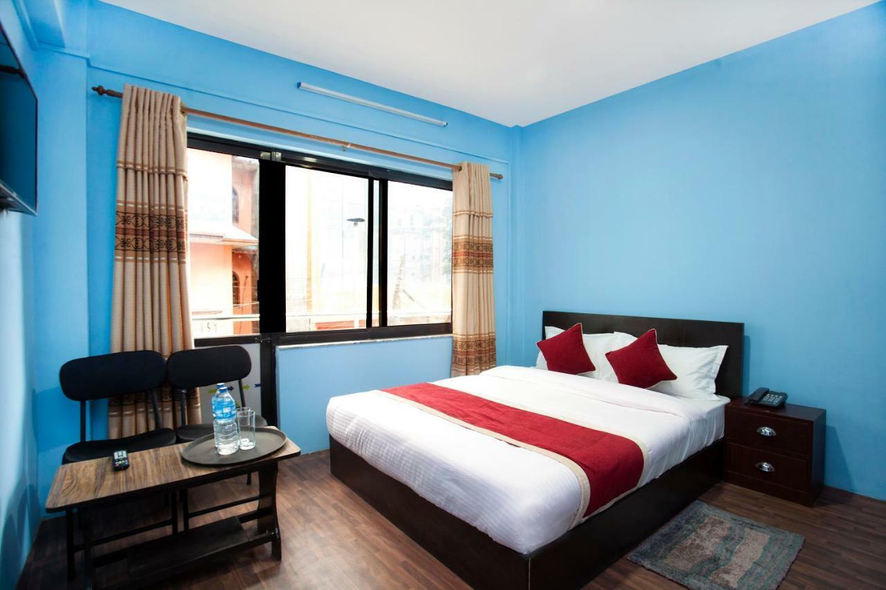 Hotel Crossroads Катманду Екстериор снимка