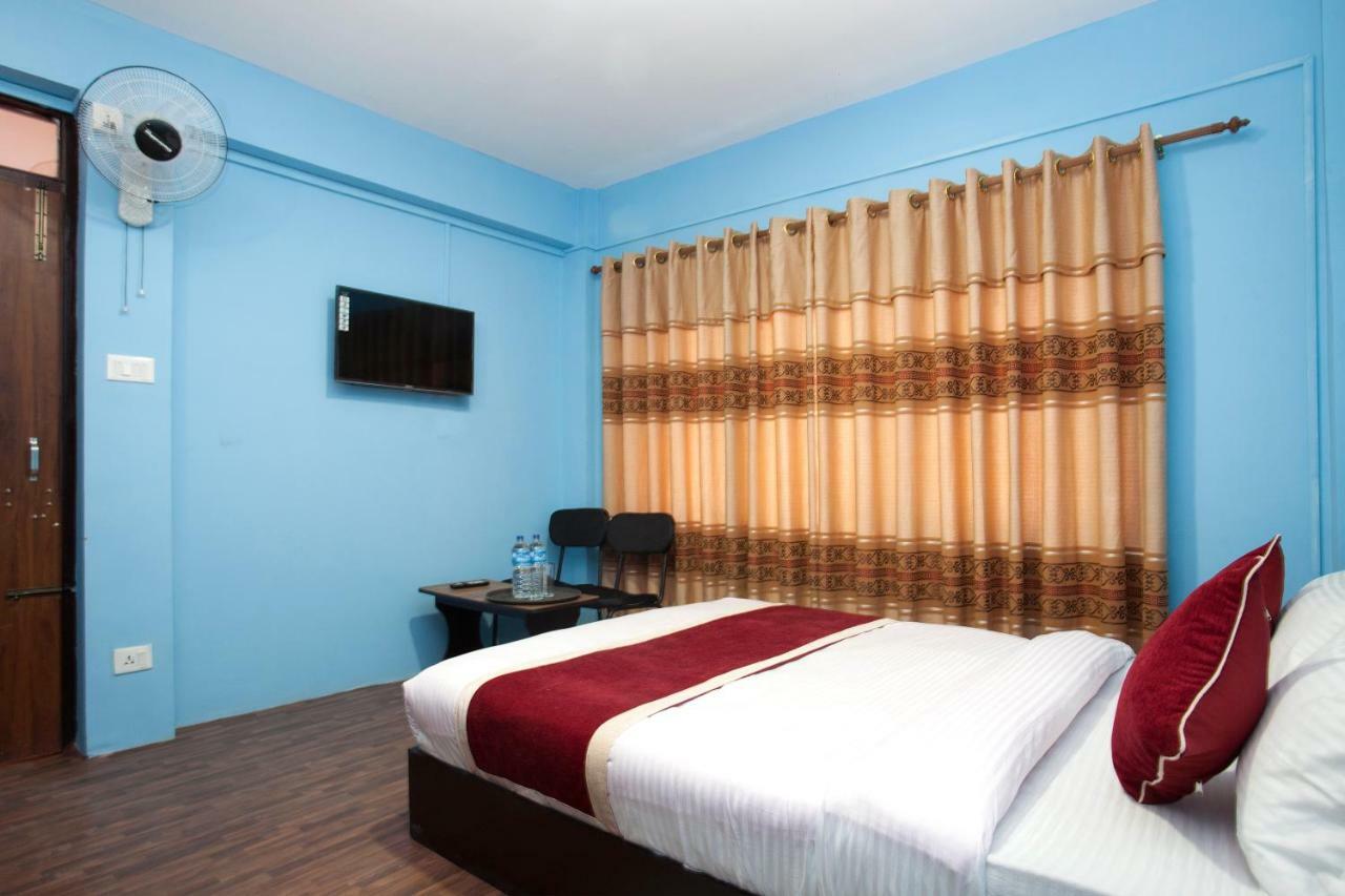 Hotel Crossroads Катманду Екстериор снимка