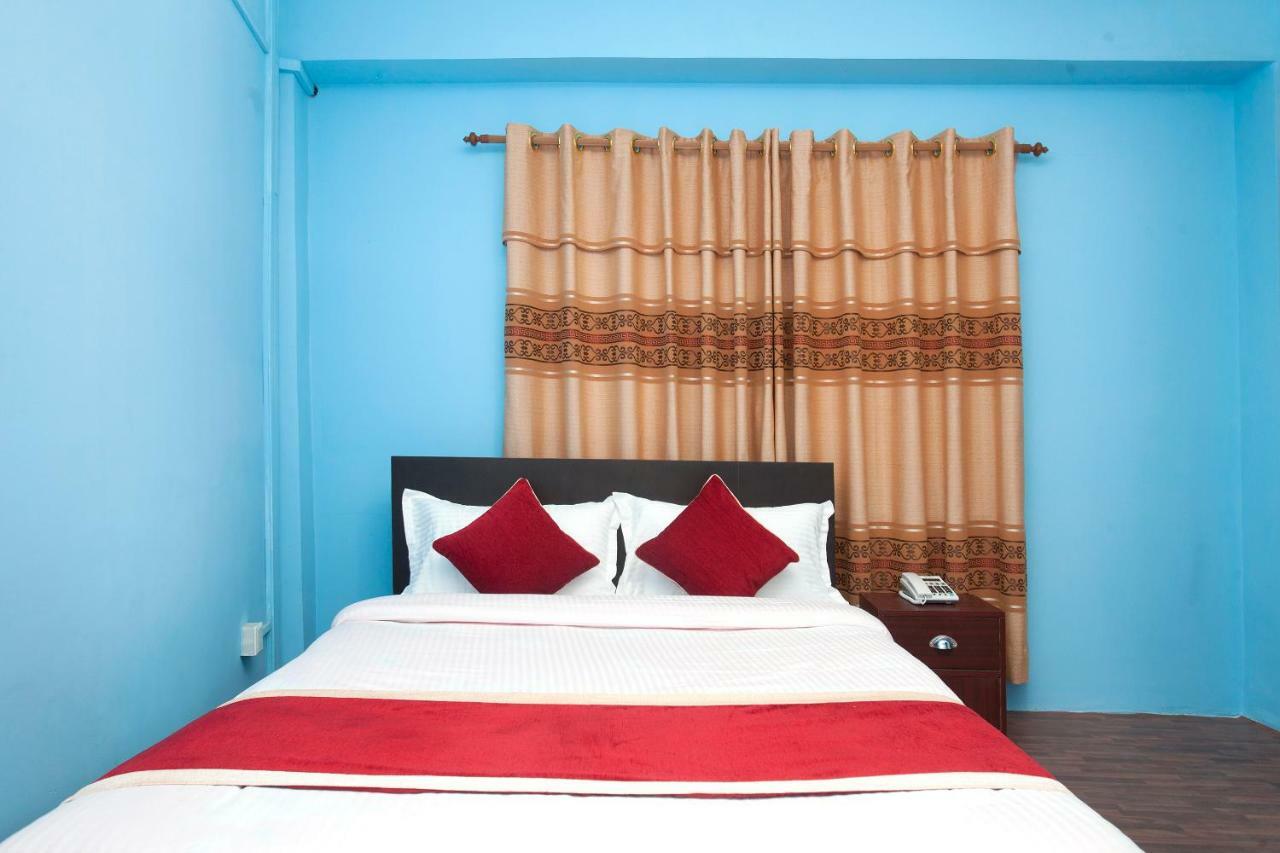 Hotel Crossroads Катманду Екстериор снимка