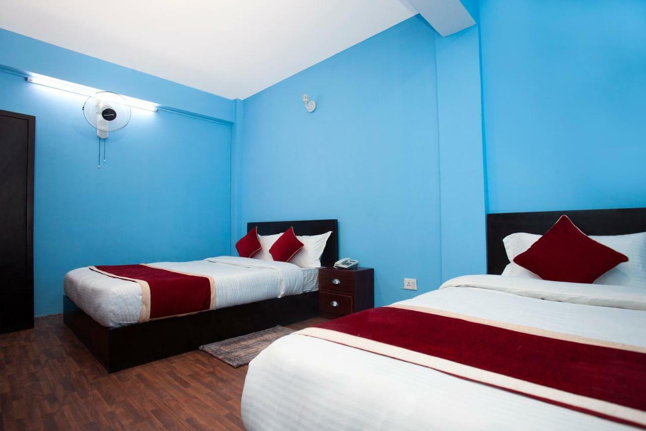 Hotel Crossroads Катманду Екстериор снимка