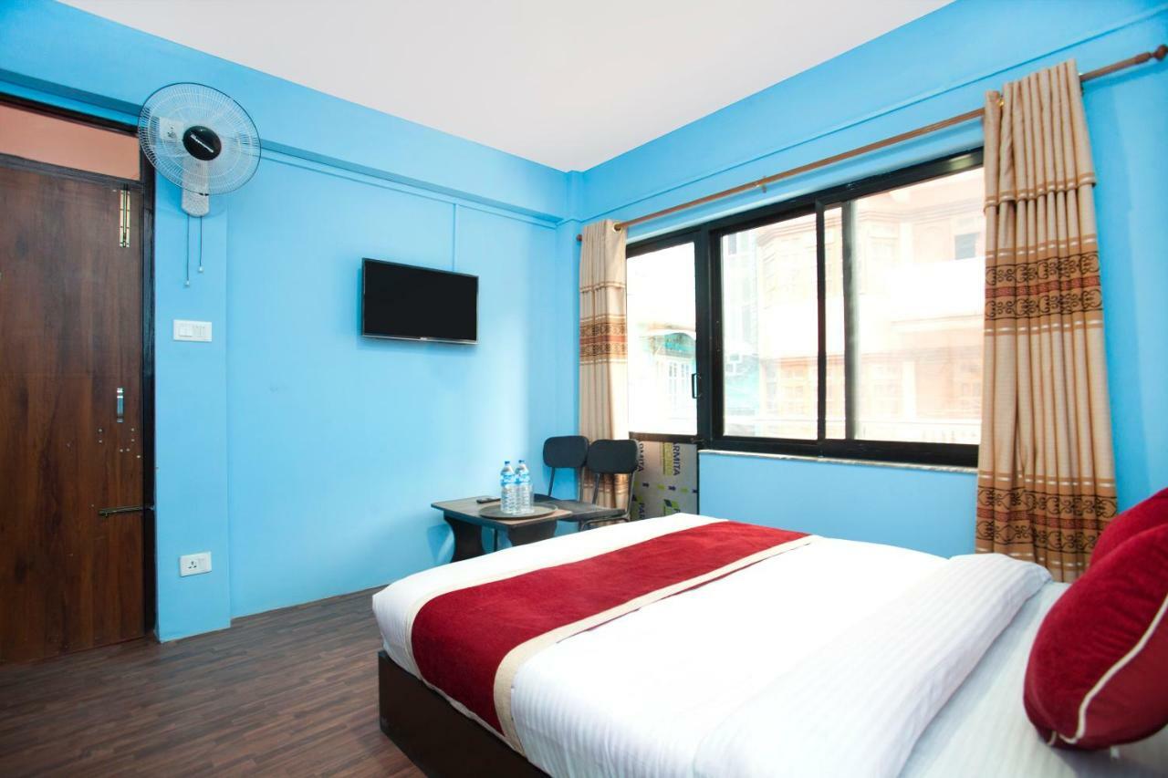 Hotel Crossroads Катманду Екстериор снимка